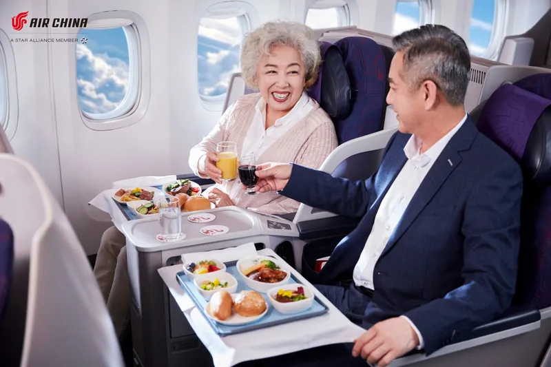 Dịch vụ hỗ trợ người già đi máy bay Air China